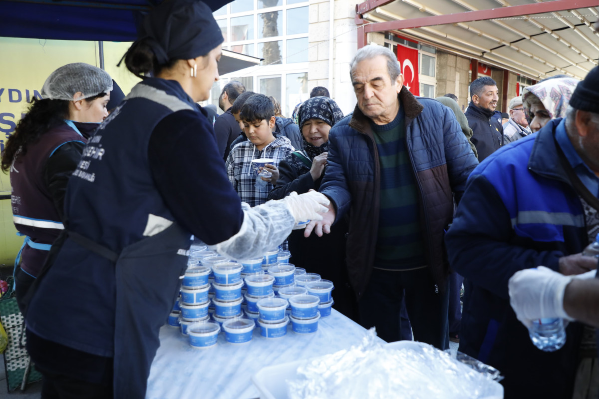 BAŞKAN ÇERÇİOĞLU ŞEHİT TEĞMEN İÇİN HAYIR DÜZENLEDİ